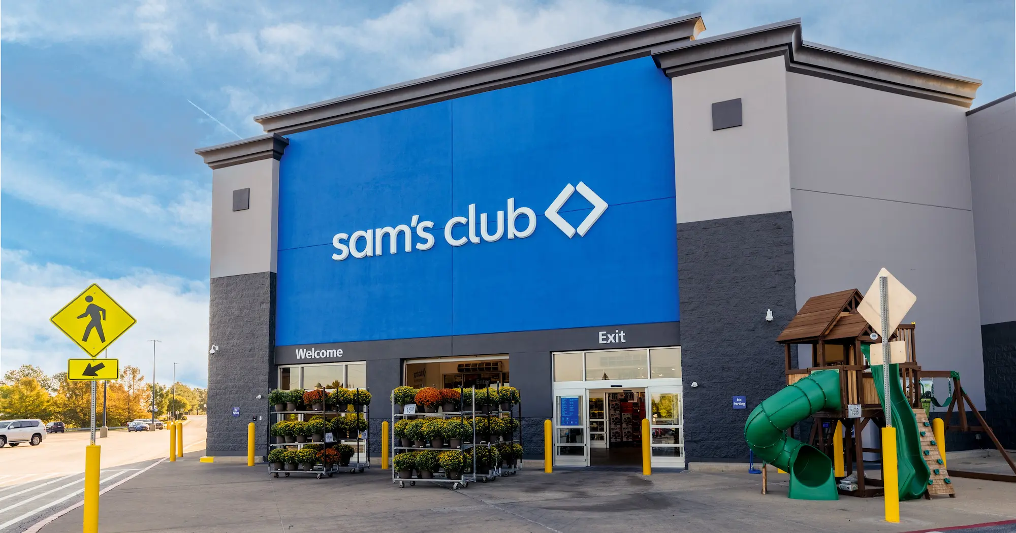 entrance to a Sam's Club